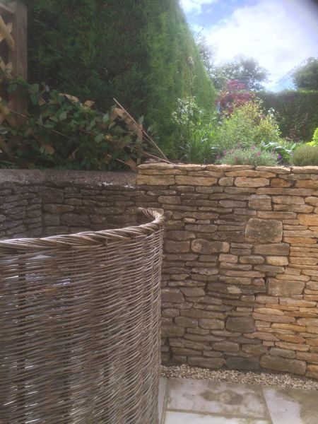 141 bespoke curved screen hiding gubbins 141 bespoke curved screen hiding gubbins